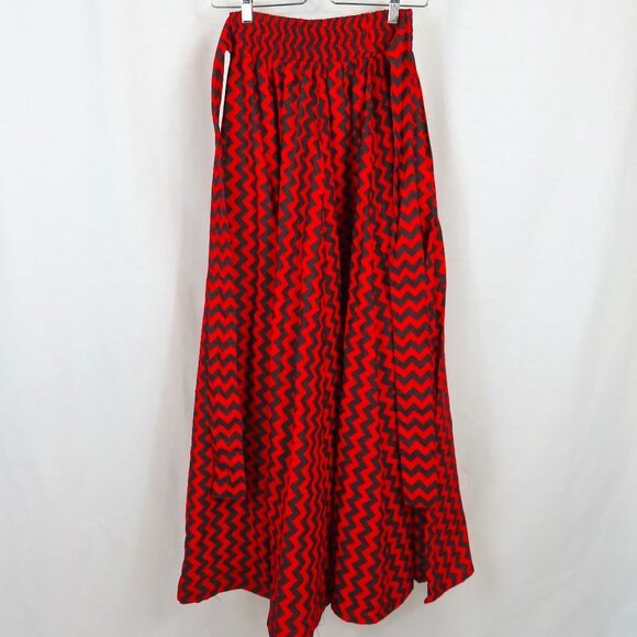 Gorgeous Red and Black Mexican Dancer Circle Flare Skirt - Picture 1 of 12